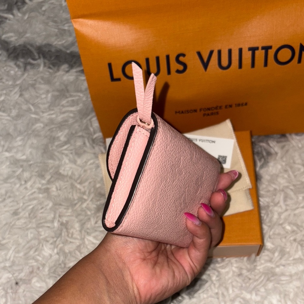Louis Vuitton Pink Compact Leather Wallet with Gold Button - Picture 7 of 7